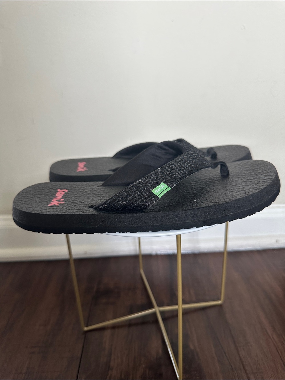 Sanuk Black Sparkle Flip Flop Sandals with Pink Logo - Picture 2 of 4
